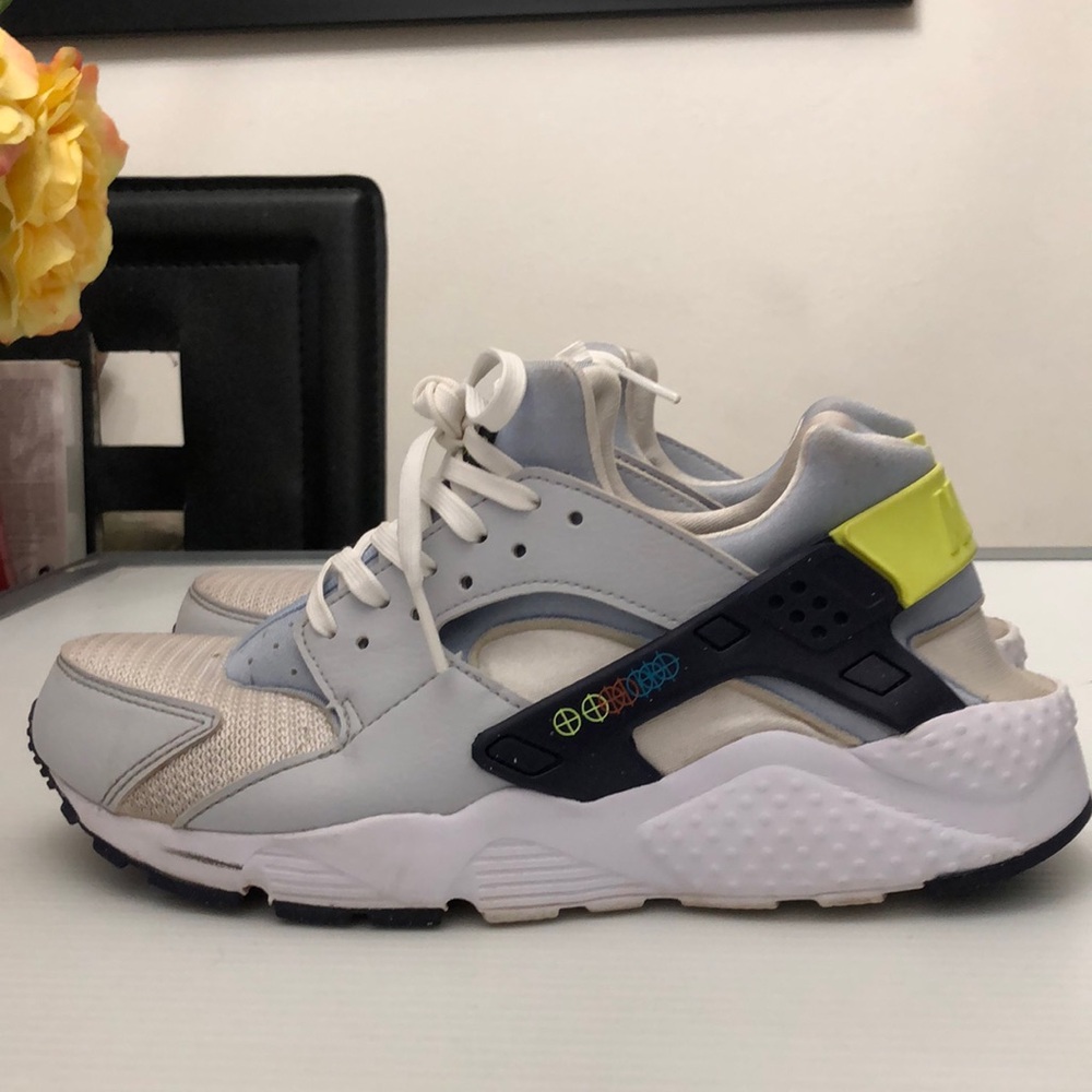 NIKE HUARACHE RUNNING SNEAKERS BOYS-GIRLS SIZE 6.5Y
